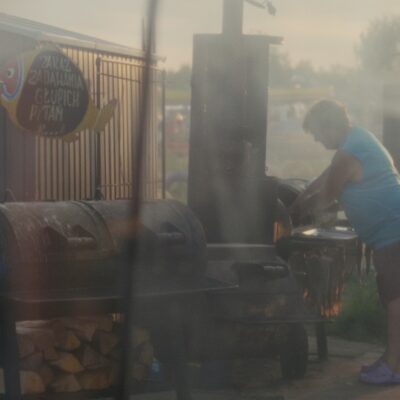 The Queen & the Smokehouse w/By Committee